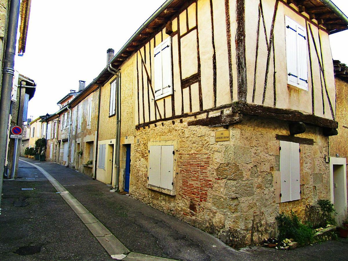 Gite Des Remparts A 렉투르 외부 사진